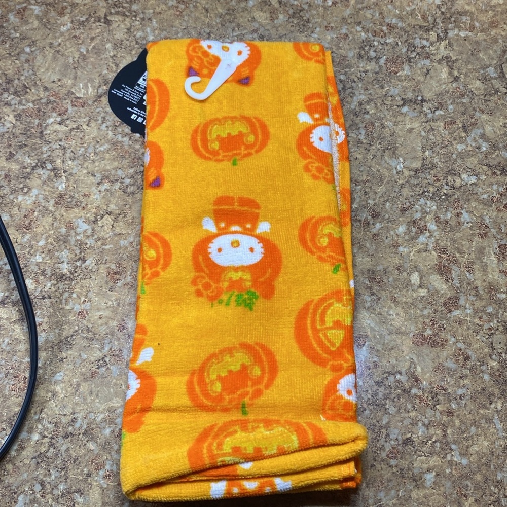 Hello Kitty Halloween hand towel - Picture 2 of 3